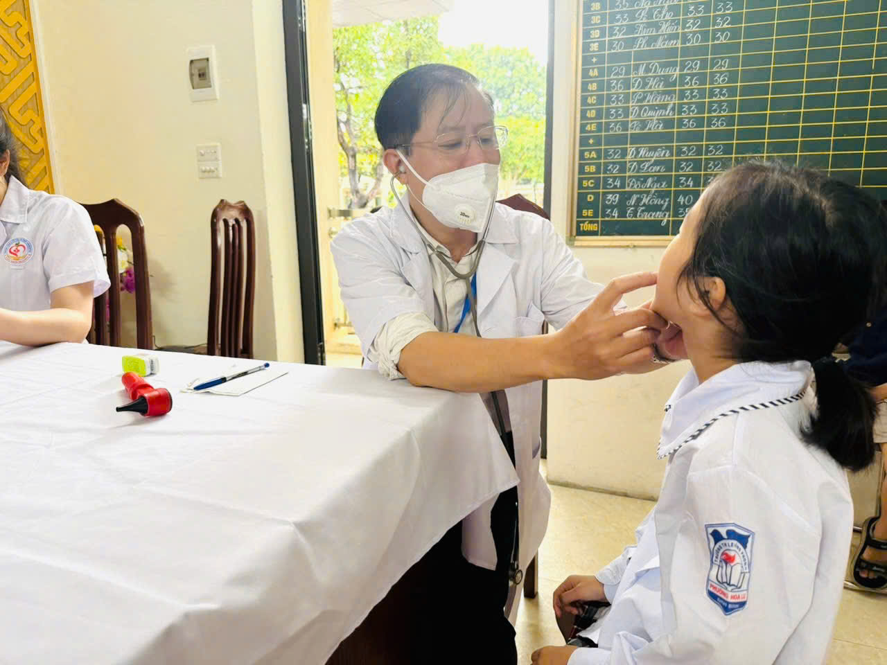 TRƯỜNG TIỂU HỌC ĐÔNG THÀNH TỔ CHỨC KHÁM SỨC KHỎE ĐỊNH KỲ CHO HỌC SINH NĂM HỌC 2026-2027