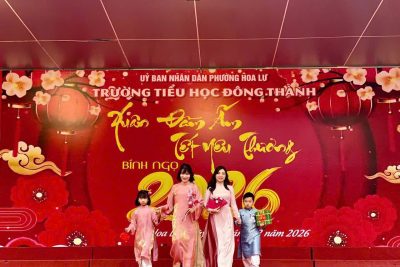 BẢN TIN MÀN TRÌNH DIỄN ÁO DÀI CỦA CÔ VÀ TRÒ TRƯỜNG TIỂU HỌC ĐÔNG THÀNH TRONG CHƯƠNG TRÌNH “XUÂN ĐẦM ẤM – TẾT YÊU THƯƠNG” NĂM 2026
